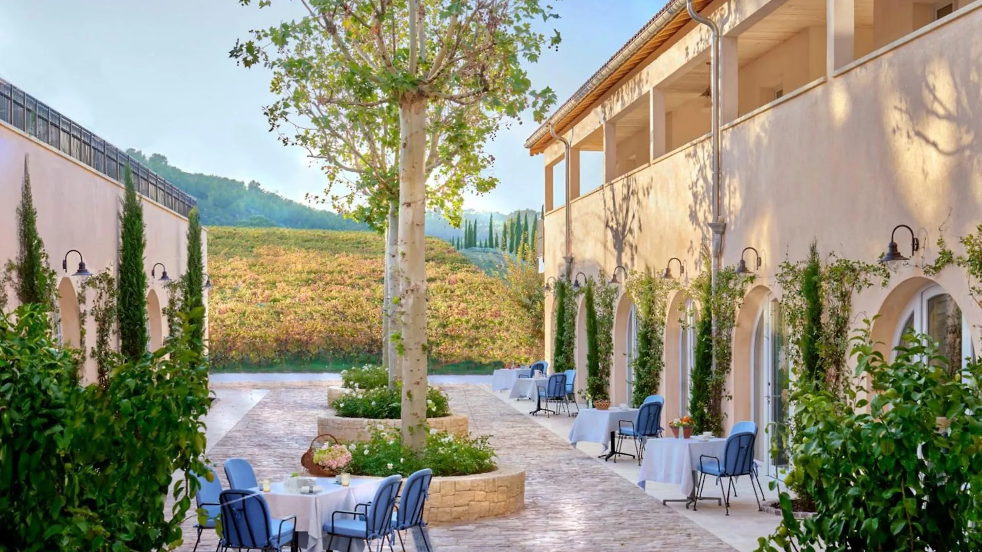 Auberge La Coste contacts